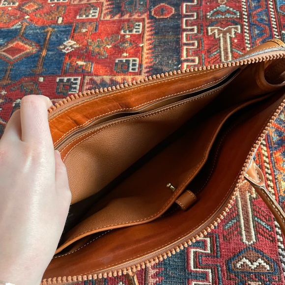 Dooney & Bourke all weather, leather purse - Picture 4 of 5